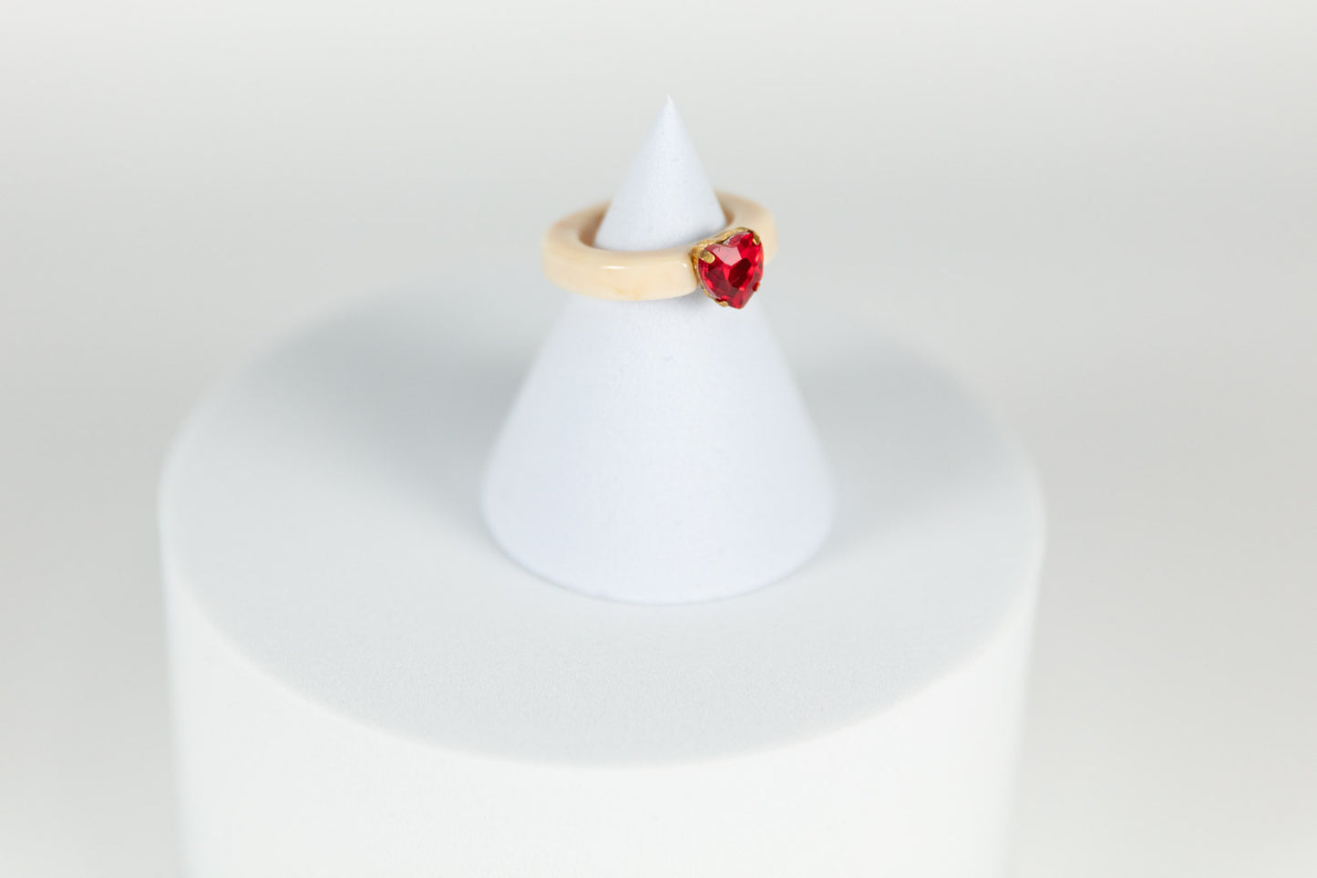 Sweetheart Ring in White & Red